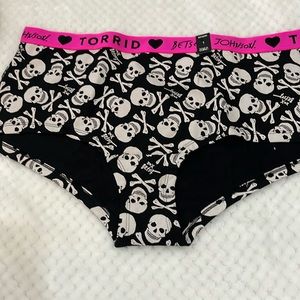 Torrid Curve ~ Betsey Johnson Boyshort ~ Size 1 ~ Skulls ~ NWT